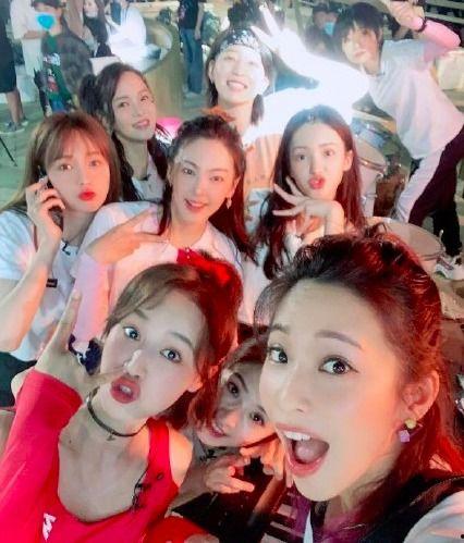 吃瓜娱乐小蓝姐姐视频,带你领略娱乐圈幕后故事